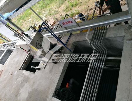 化妝品廢水處理過程中好氧池產(chǎn)生泡沫的原因？