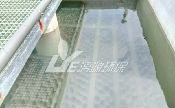 隨著工業(yè)污水排放的增加，工業(yè)水處理行業(yè)逐漸發(fā)展，工業(yè)污水處理設(shè)備在一定程度上緩解了工業(yè)污水給環(huán)境帶來的壓力。漓源環(huán)保小編和大家聊一聊工業(yè)污水處理設(shè)備價格是多少？